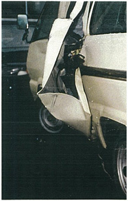 事故後の被告車両の写真（後）