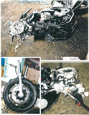 原告（団長）バイク、フロント部分破損写真